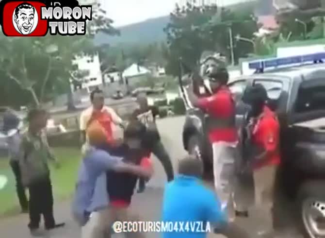 Video :Police personnel receive training on how to control hostile crowds (FAIL)